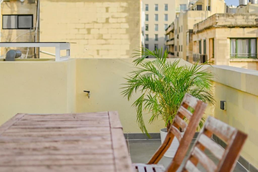 Sliema Unique 4 Bedroom Townhouse Off The Beach Екстер'єр фото