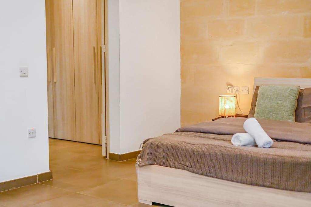 Sliema Unique 4 Bedroom Townhouse Off The Beach Екстер'єр фото